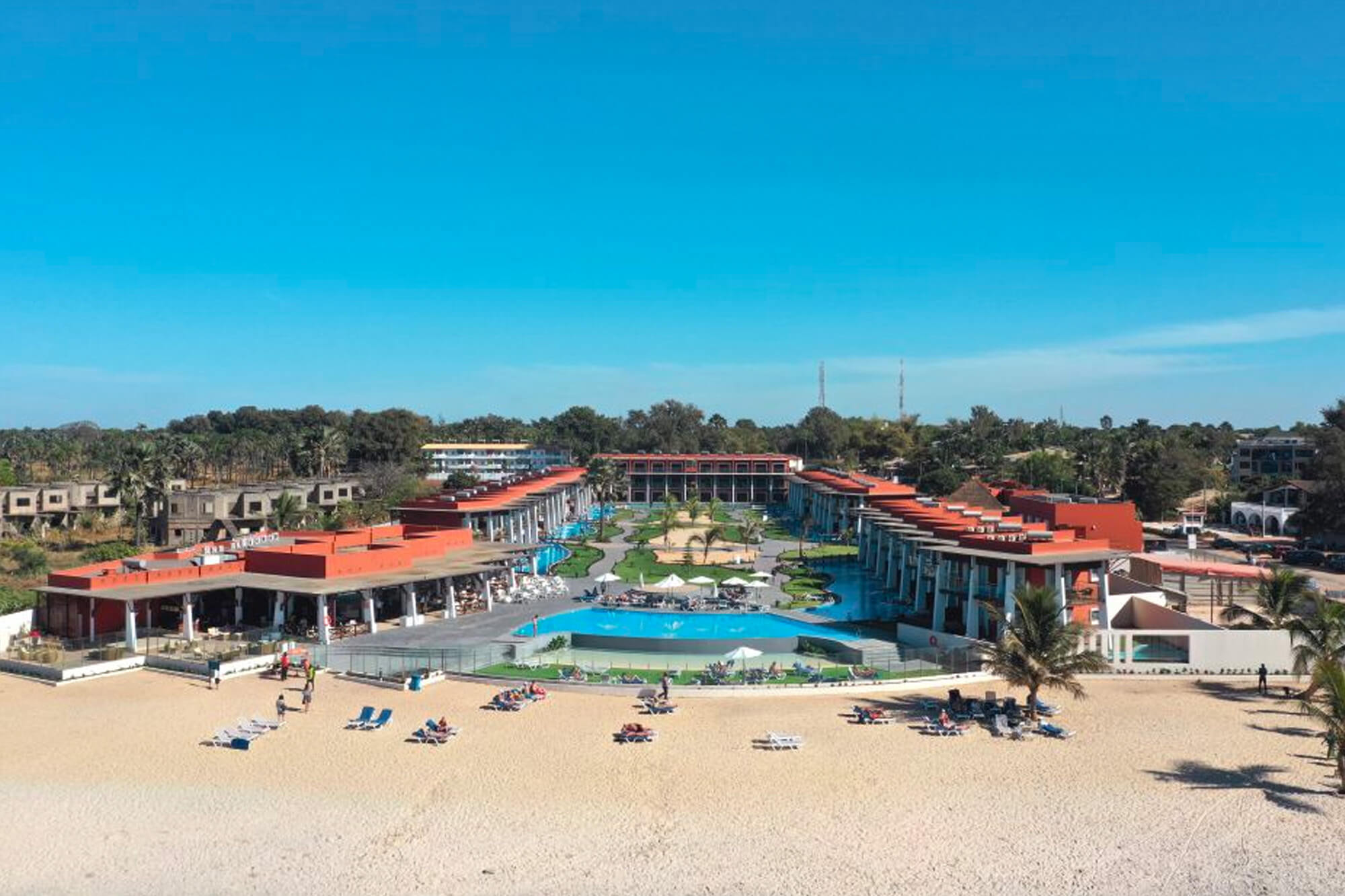 Strand bij het African Princess Beach hotel en resort in Gambia