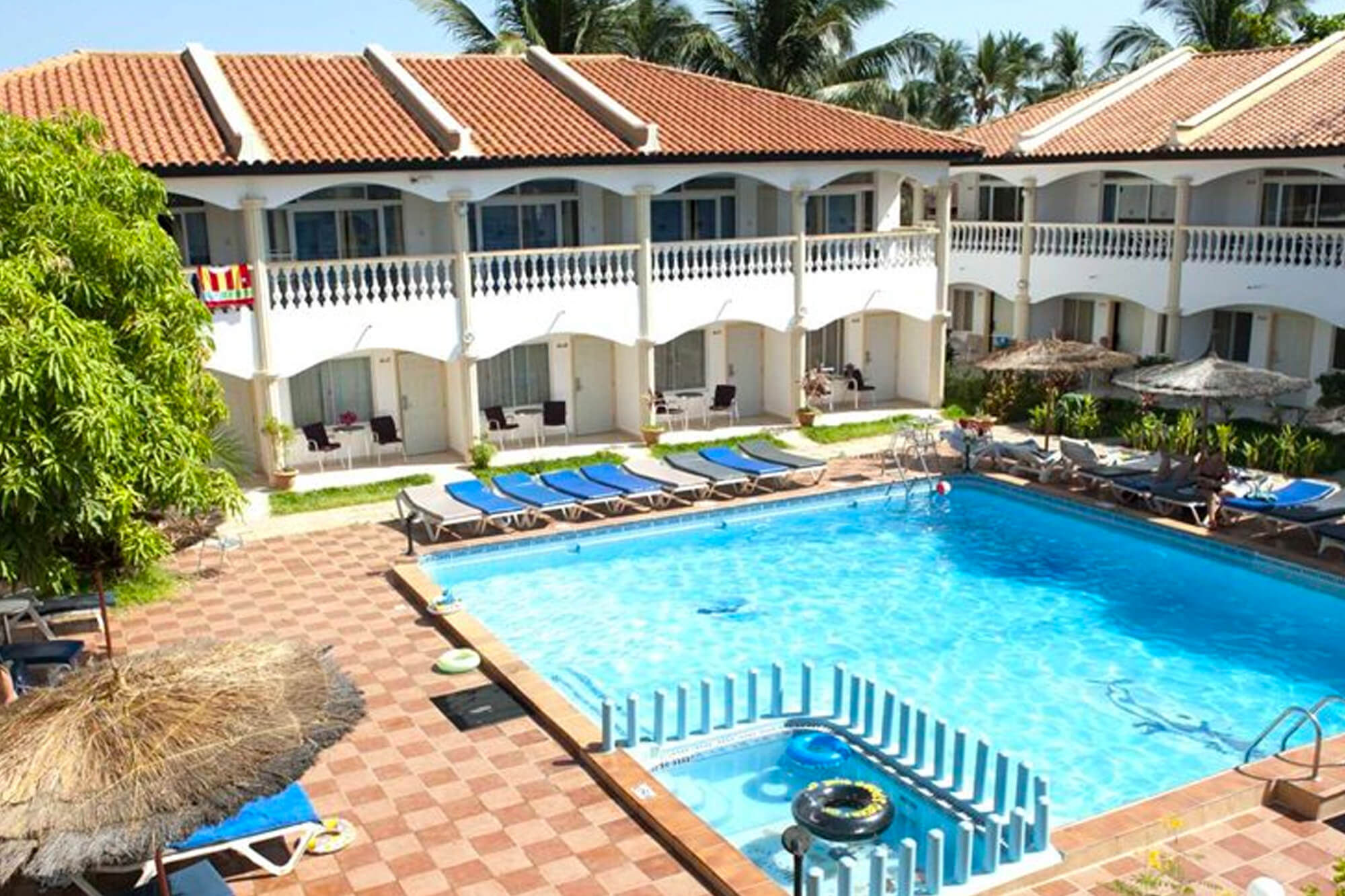 Zwembad van het Cape Point hotel in Gambia