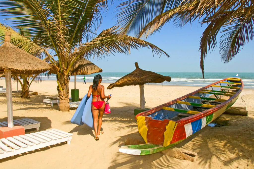 Strand bij het Kombo Beach resort hotel in Gambia