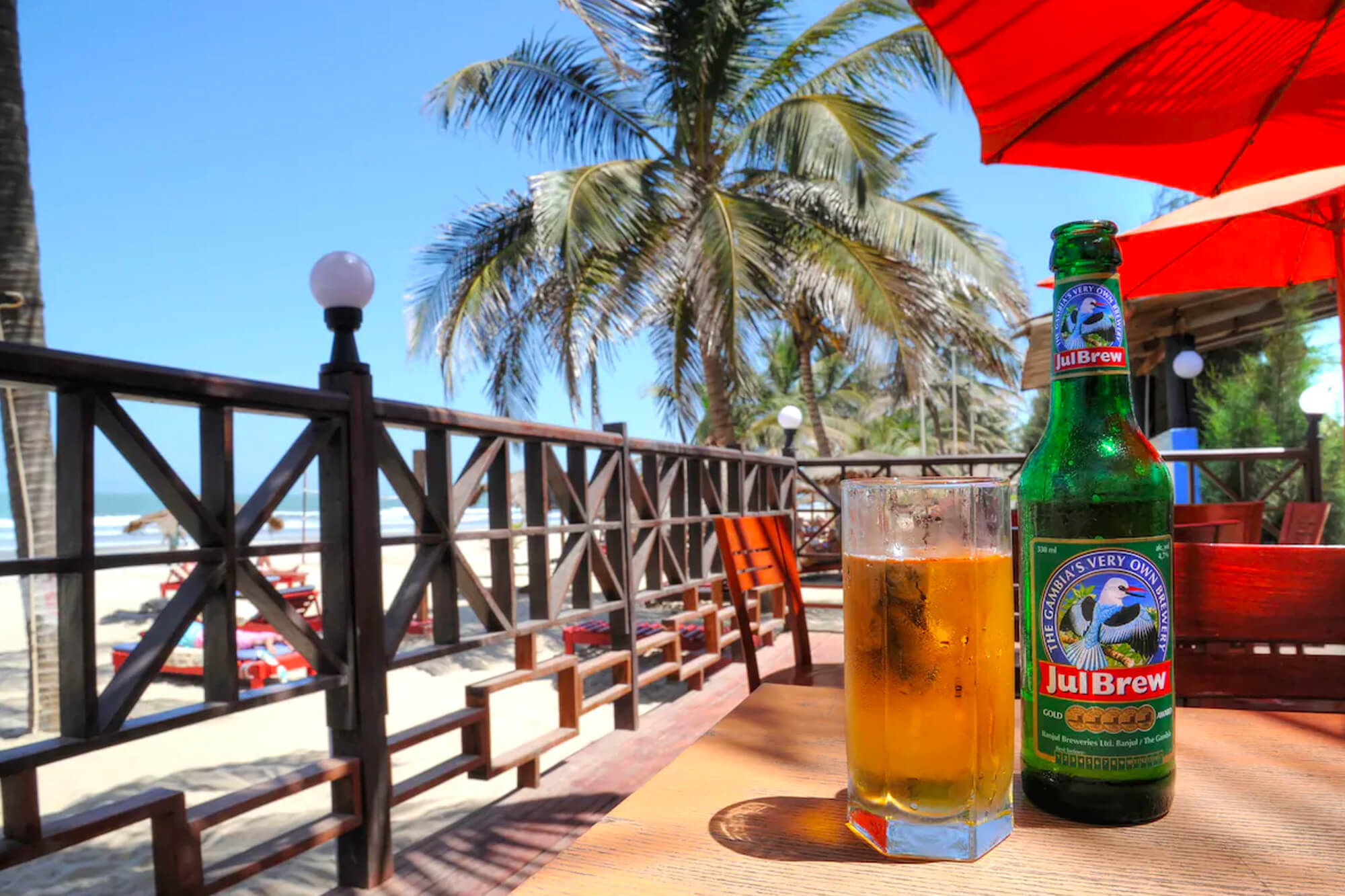 Terras van het Kombo Beach resort in Gambia