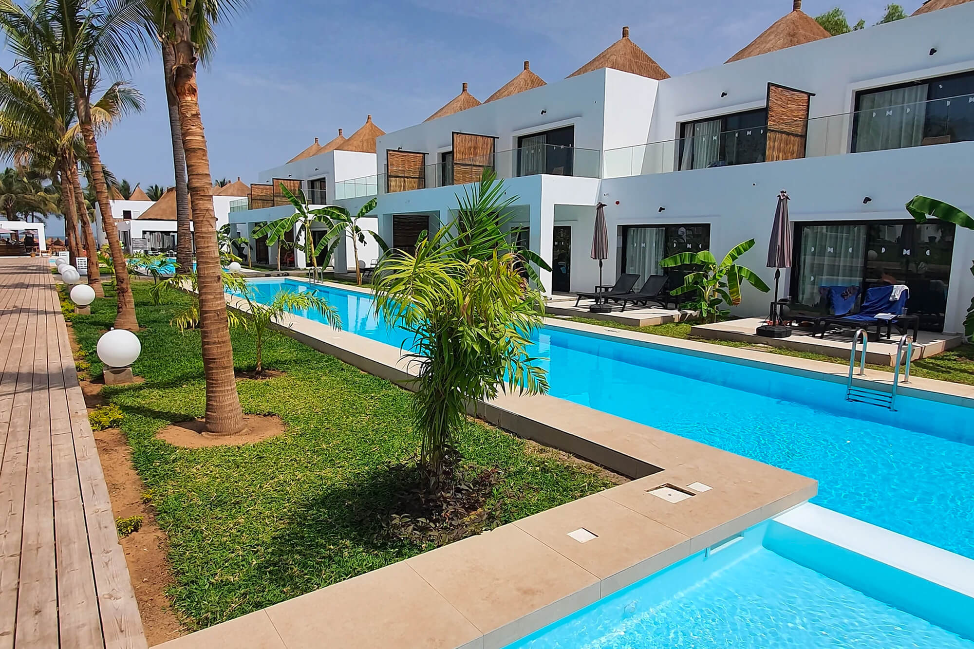 Zwembad van het Kalimba Beach Resort hotel in Gambia